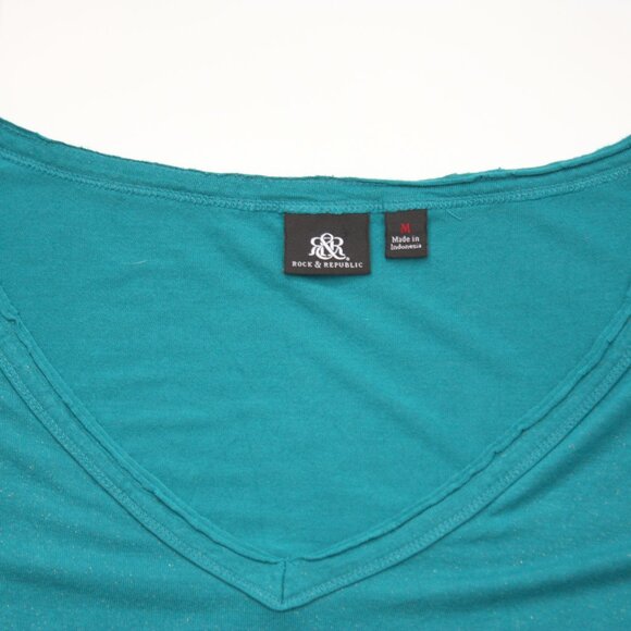 Rock & Republic Distressed V Neck Blouse Medium Green Short Sleeve Shimmer Bits - Picture 4 of 5